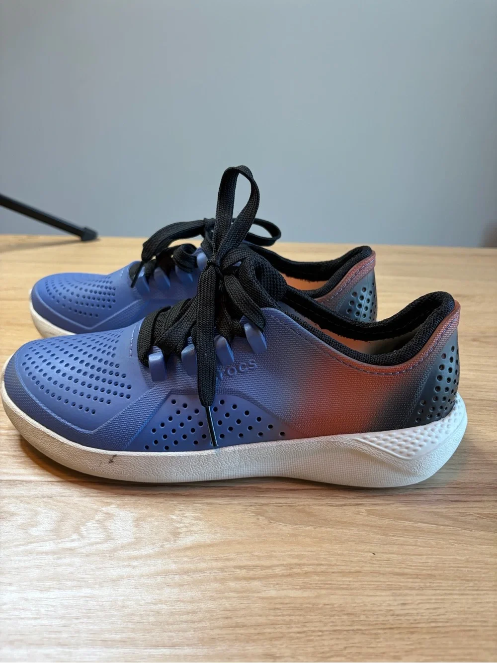 Crocs LiteRide Pacer Ombre Blue Coral Sneakers Womens Size W7 Perforated Shoes